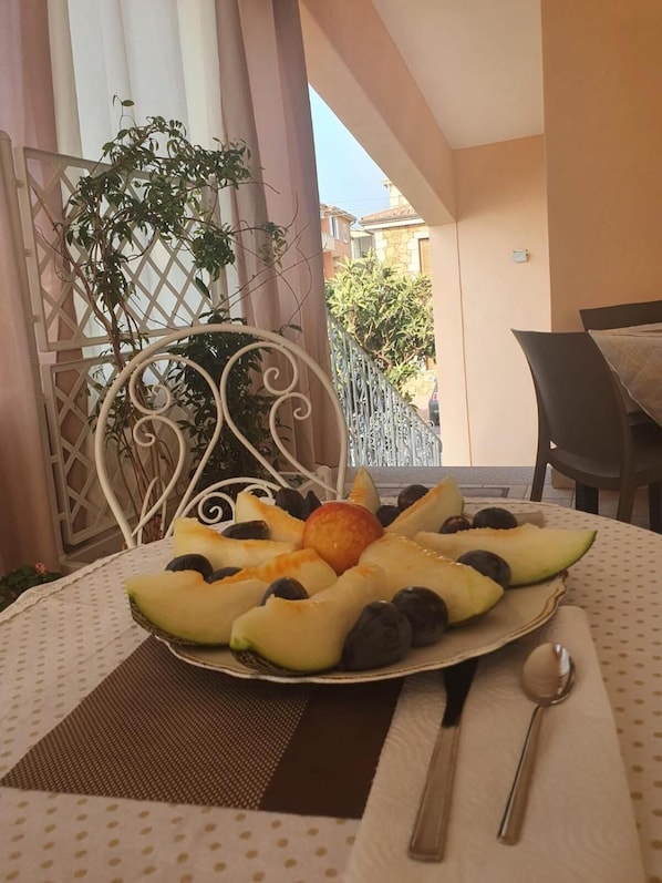 Fridge, oven, stovetop, electric kettle - B&B Sos Manneddos (Posada)