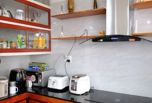 Family dining - Chez Le Anh (Da Nang)