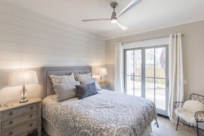 3 bedrooms, desk, iron/ironing board, free WiFi - Ms Millies Cottage 3BR-2BA-Pool-Golf Cart option-Pool-Public Beach 5 minute walk (Santa Rosa Beach)