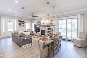 Smart TV, fireplace, books - Ms Millies Cottage 3BR-2BA-Pool-Golf Cart option-Pool-Public Beach 5 minute walk (Santa Rosa Beach)