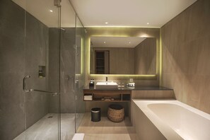 特級套房, 1 張標準雙人床, 非吸煙房 | 浴室 | 免費梳洗用品、風筒、浴袍、拖鞋