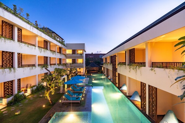 Outdoor pool, open 8:00 AM to 10:00 PM, pool umbrellas, sun loungers - Anja Jimbaran (Jimbaran)