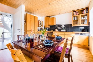 Fridge, microwave, oven, stovetop - Cosy detached house near the Black Forest and Lake Constance (Tuningen)