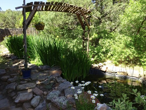 Santa Fe Getaway, Private Suite Under Glorieta Mesa