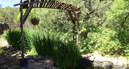 Santa Fe Getaway, Private Suite Under Glorieta Mesa