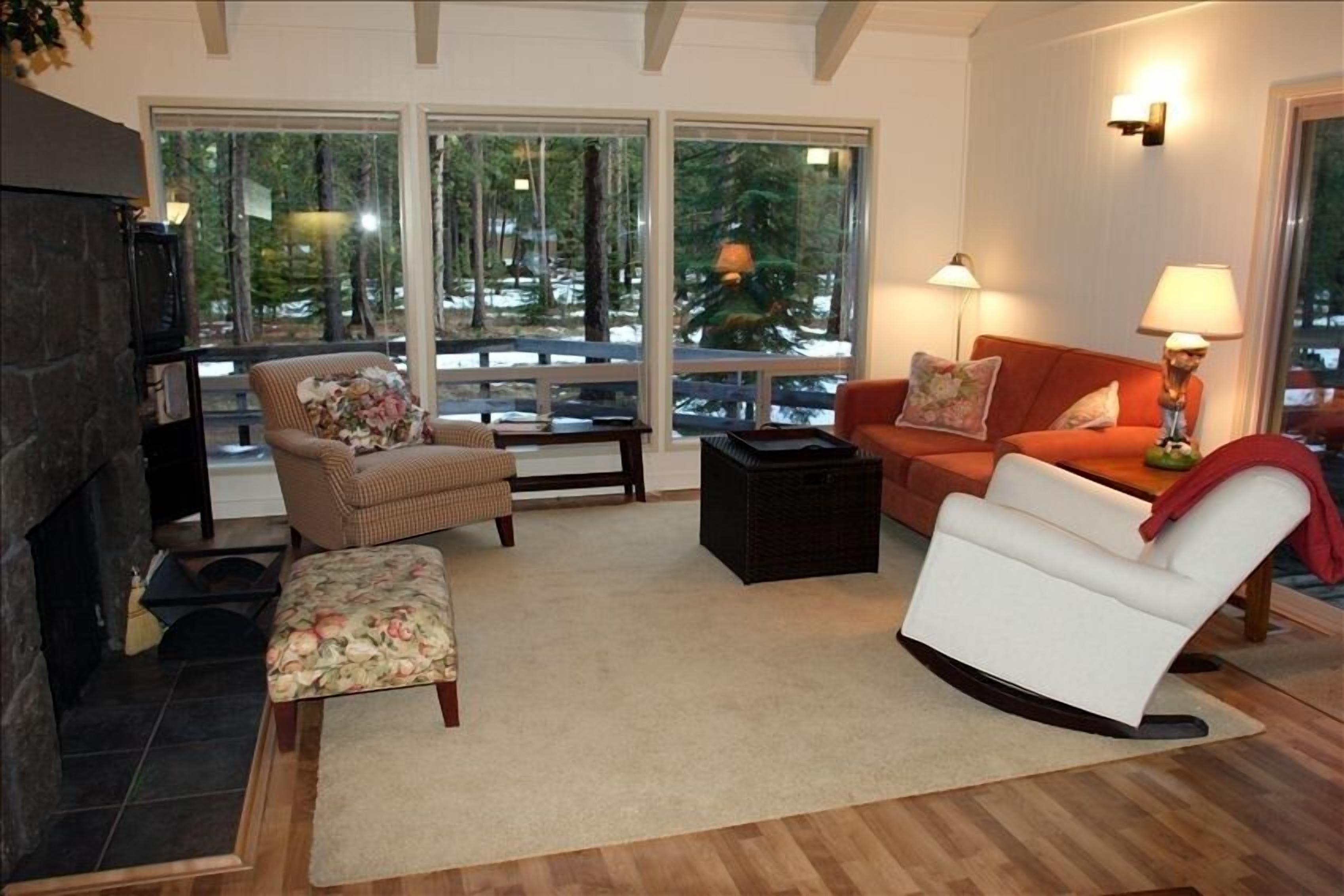 Black Butte Beauty - Charming Updated Cabin - Discount for weekly stays