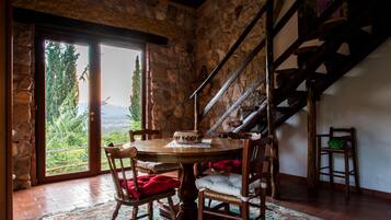 Deluxe Suite, Valley View (Dafne) | In-room dining