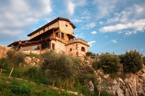 Front of property - Villa De Luccheri (Frasso Telesino)
