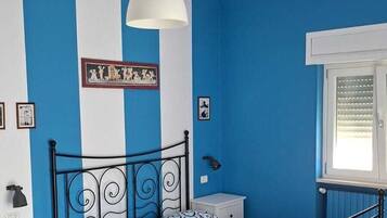 Standard-Doppelzimmer (blu) | Schreibtisch, kostenloses WLAN, individuell dekoriert