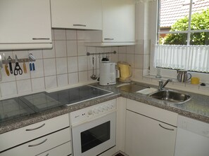 Kühlschrank, Mikrowelle, Ofen, Geschirrspüler