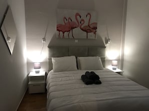 Romantisches Apartment, 1 King-Bett und Schlafsofa | Schreibtisch, Bügeleisen/Bügelbrett, kostenloses WLAN, Bettwäsche