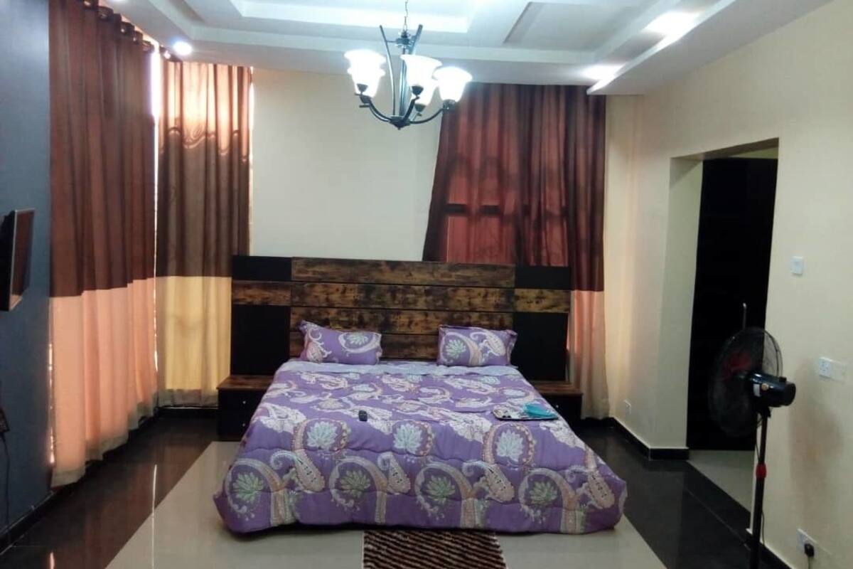 4 bedrooms, blackout curtains, iron/ironing board, free WiFi
