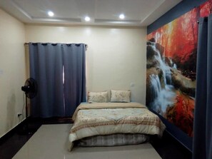 Business Single Room, 1 King Bed | 4 bedrooms, blackout drapes, iron/ironing board, free WiFi - Home Away From Home (Lekki)