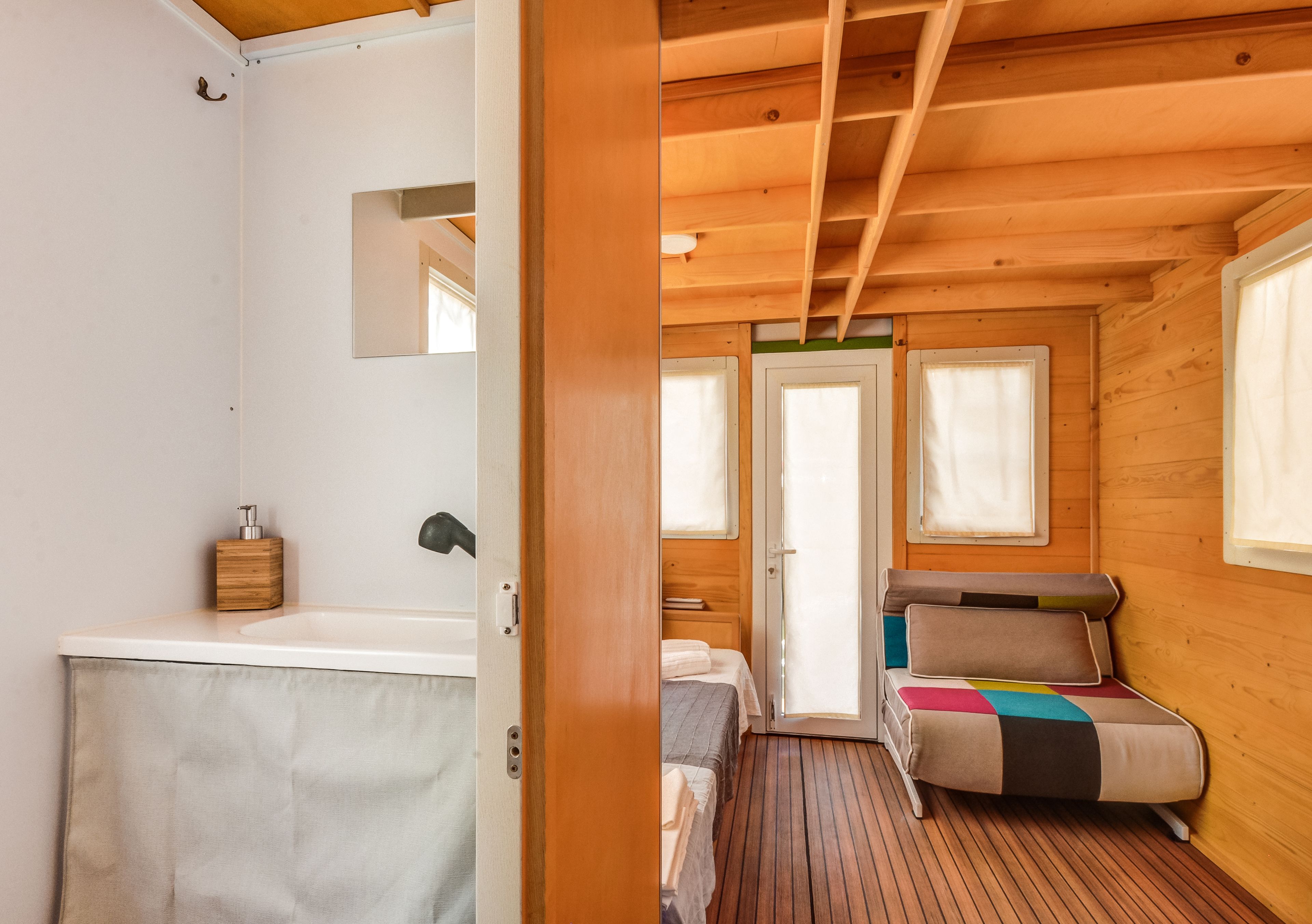 Exclusive-Zimmer, barrierefrei, Meerblick | Minibar, Schreibtisch, Bügeleisen/Bügelbrett, kostenloses WLAN