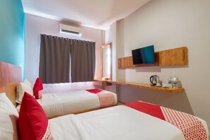 Desk, free WiFi, bed sheets - Townhouse Oak Medan near Universitas Sumatera Utara formerly Raz Residence (Medan)