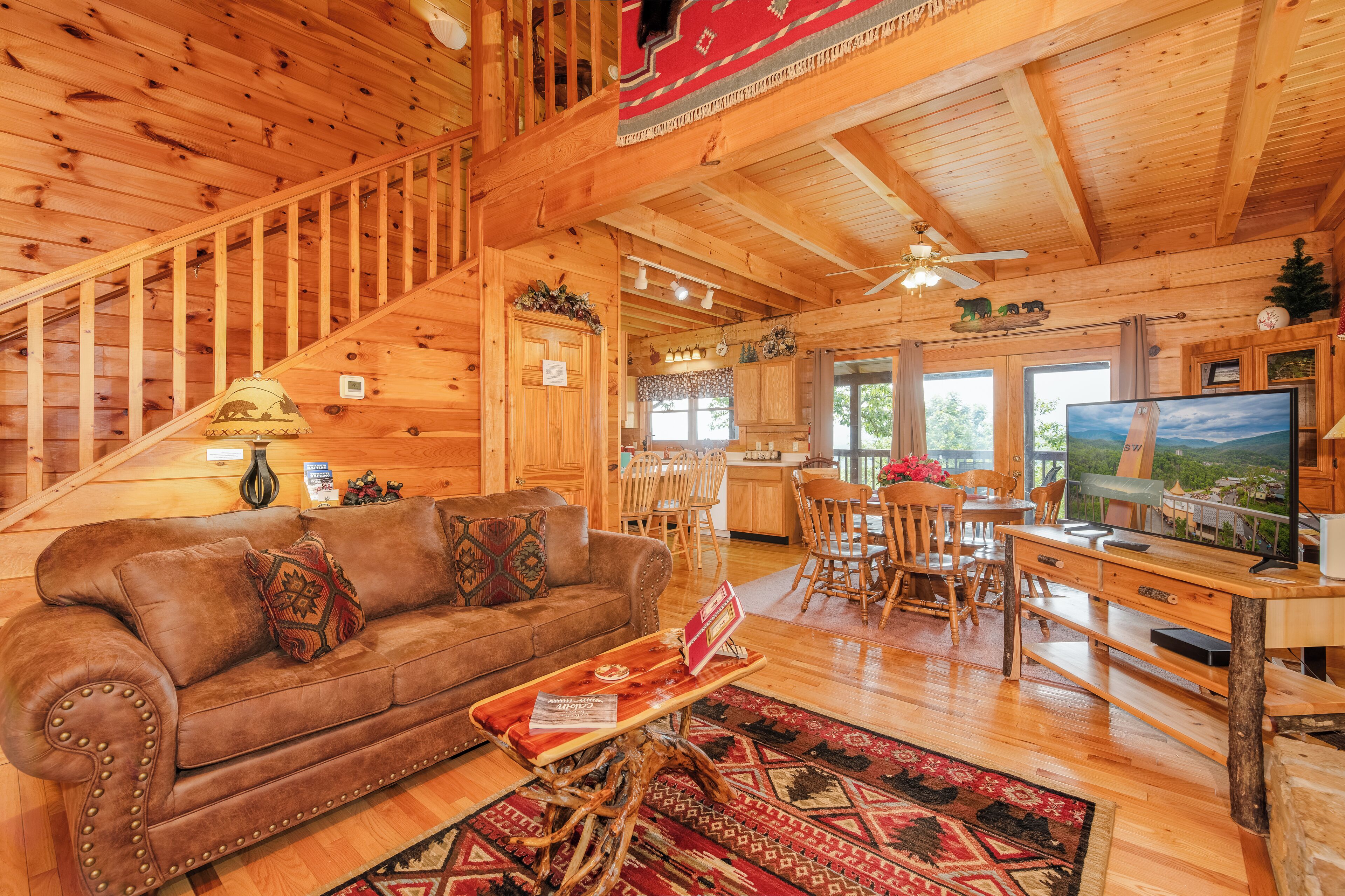 Paradise Ridge Log Cabin... Spectacular Mountain and City View of Pigeon Forge