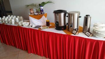 含每日吃到飽早餐