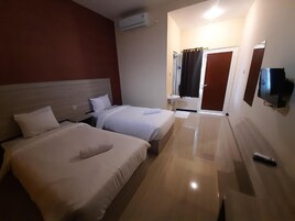 Cofres nos quartos, escrivaninha, quartos à prova de som