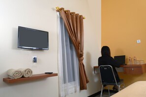 Deluxe Room, 1 Queen Bed | In-room safe, desk, soundproofing, rollaway beds - Denofe House (West Cirebon)