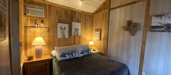 Rustic Cabin Rockn Rowdy Ranch - Centerville, Texas