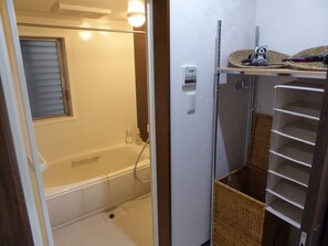 Bathroom - Auberge du Tanuki Noir - Hostel (Osaka)