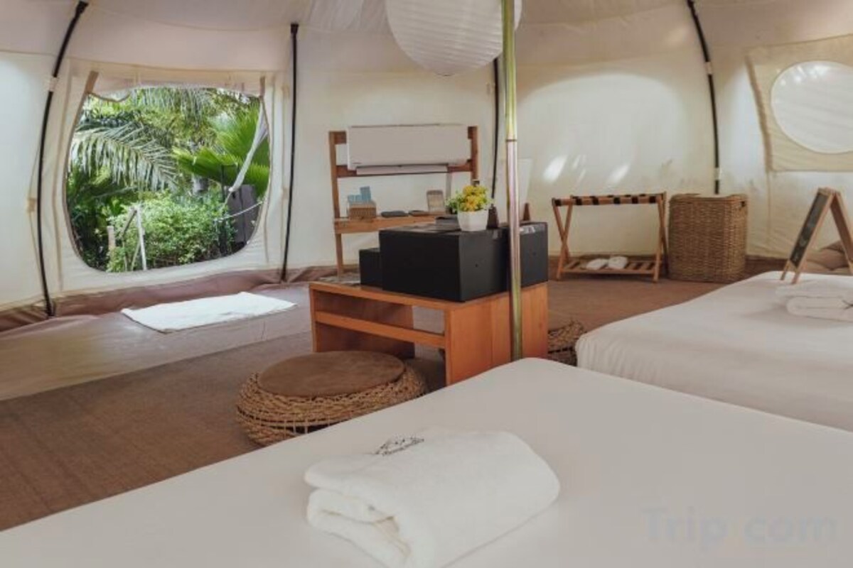 Premium bedding, Tempur-Pedic beds, minibar, free WiFi