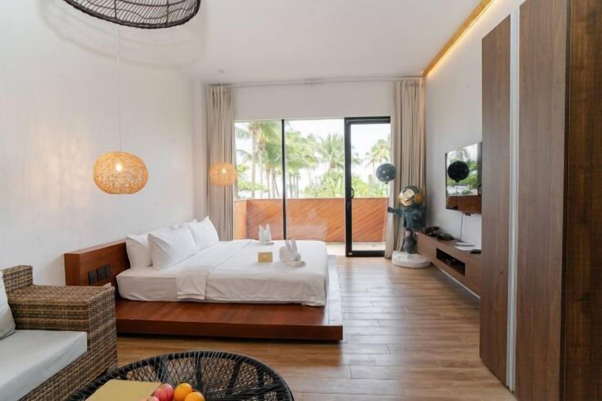 Premium bedding, Tempur-Pedic beds, minibar, free WiFi