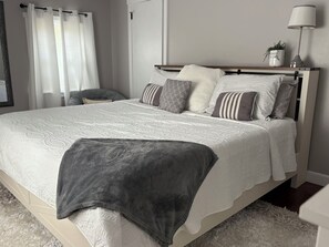 4 habitaciones, tabla de planchar con plancha y cuna de viaje 