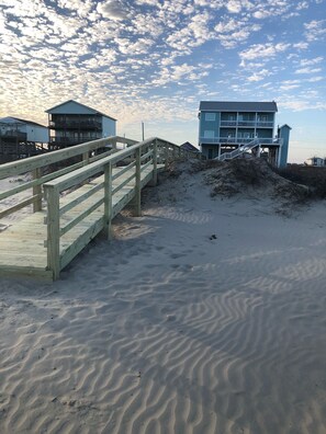 Property grounds - Beachfront Surfside Home Gulf Views, Wraparound Decks, King + Bunks, Sleeps 12 (Freeport)