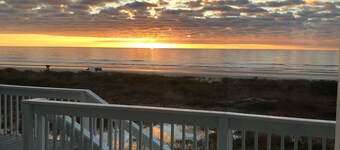 Beachfront Surfside Home Gulf Views, Wraparound Decks, King + Bunks, Sleeps 12