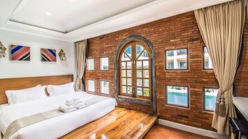 Ropa de cama de alta calidad, cubrecamas y minibar