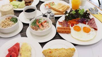 每日供應歐陸早餐 (每人 THB250)