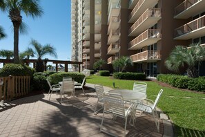 屋外ダイニングエリア