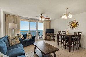 TV, DVD player - Pelican Beach Resort, Directly on the Beach w/breathtaking View (DESTIN)