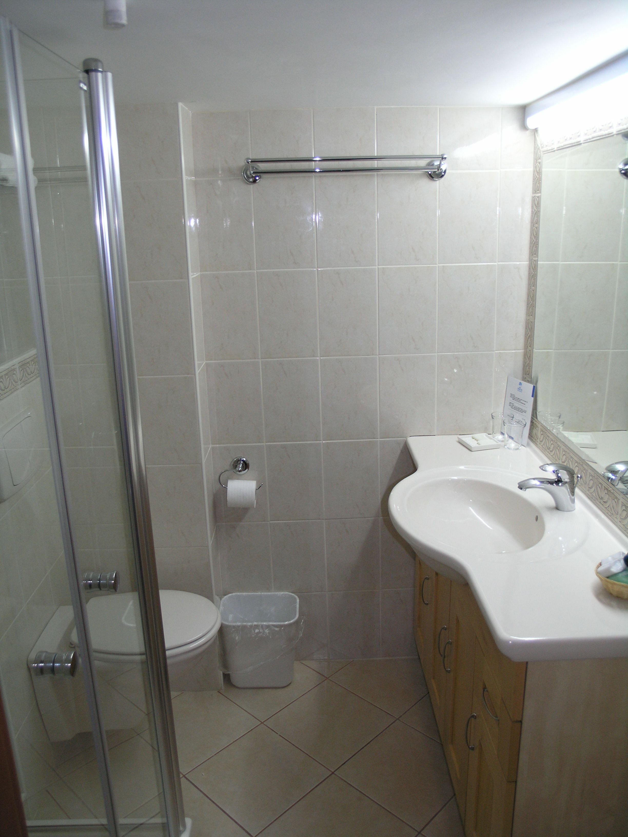 basic room, non smoking | bathroom | shower, hair dryer, towels