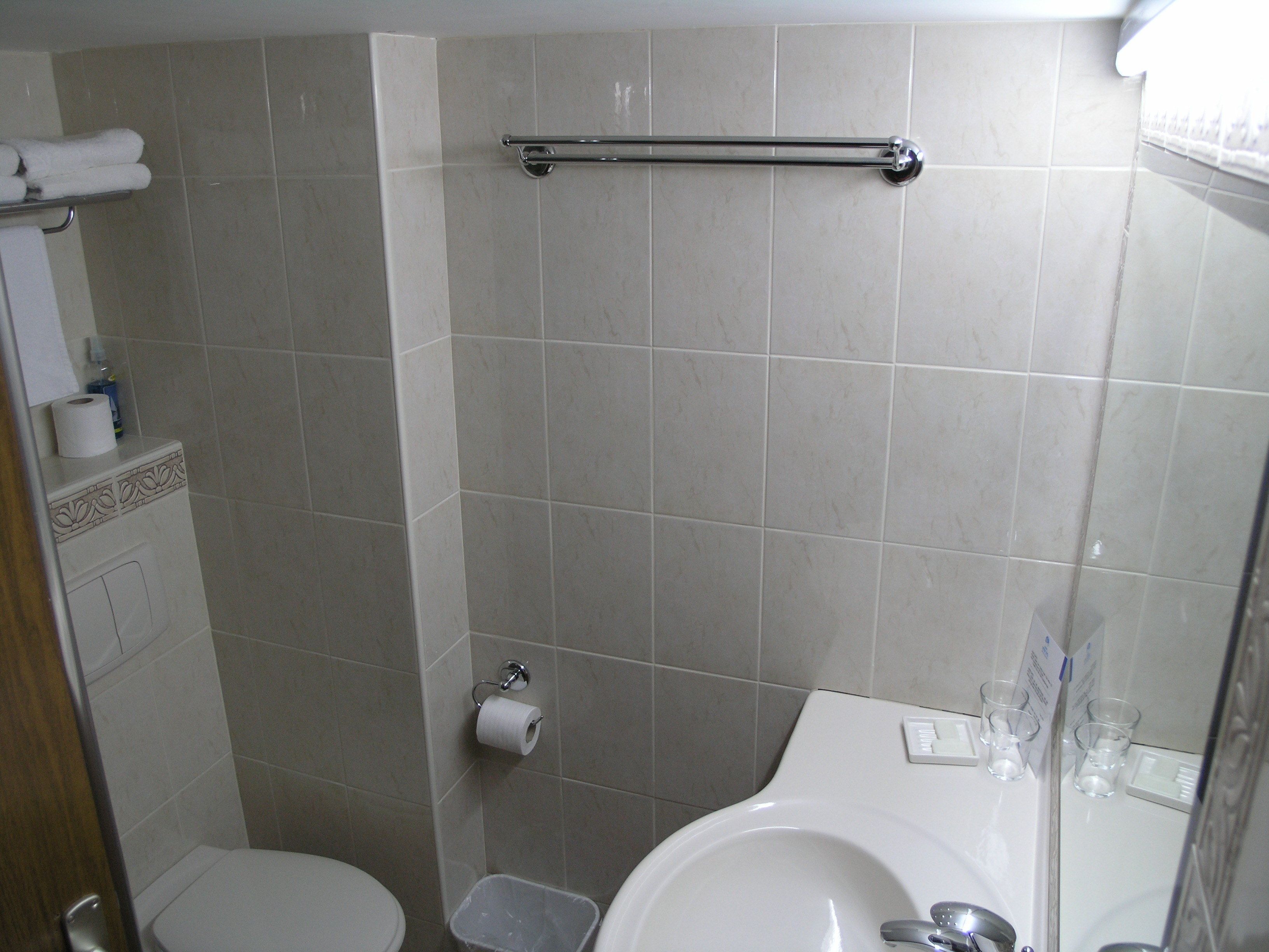 basic room, non smoking | bathroom | shower, hair dryer, towels
