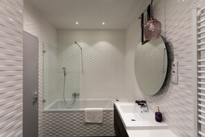 Apartment, 2 Bedrooms | Bathroom