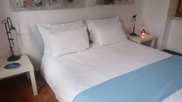 Apartemen Keluarga, 1 kamar tidur, balkon, area taman | 1 kamar tidur, setrika/meja setrika, Wi-Fi gratis, dan seprai linen