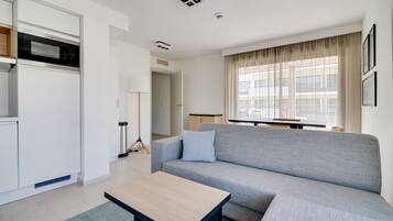 Comfort-Apartment, 2 Doppelbetten, Nichtraucher | Individuell dekoriert, individuell eingerichtet, Schreibtisch