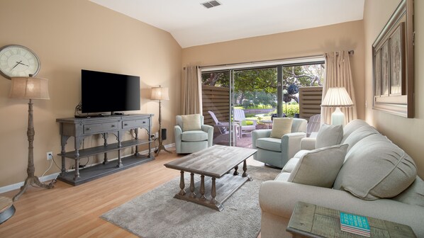 テレビ、おもちゃ