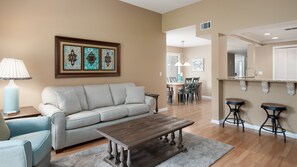 テレビ、おもちゃ