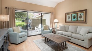 Een televisie en speelgoed