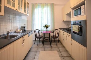 Apartment, 2 Bedrooms | Private kitchen | Full-sized fridge, microwave, oven, stovetop - Riverdale Residence (Budapest)