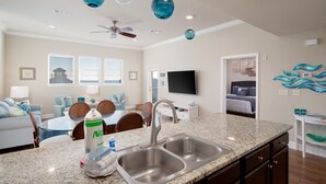 Private kitchen - Alerio C402 - Flr4 - 3BR 2BA - (Miramar Beach)