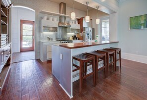 บริการอาหารในห้องพัก