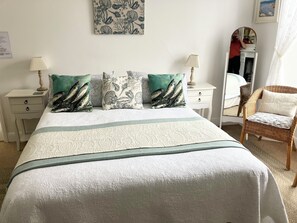 Double Room with Private Bathroom | Individually decorated, individually furnished, desk, iron/ironing board - The Old Post House B&B (Penzance)