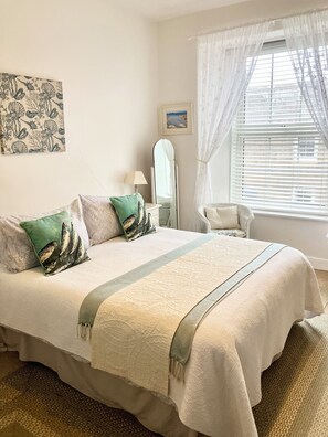 Double Room with Private Bathroom | Individually decorated, individually furnished, desk, iron/ironing board