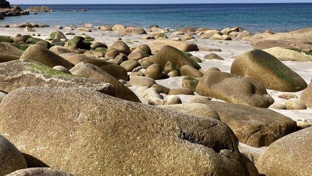 A rocky beach with large boulders and a clear view of the sea. - The Old Post House B&B (Penzance)