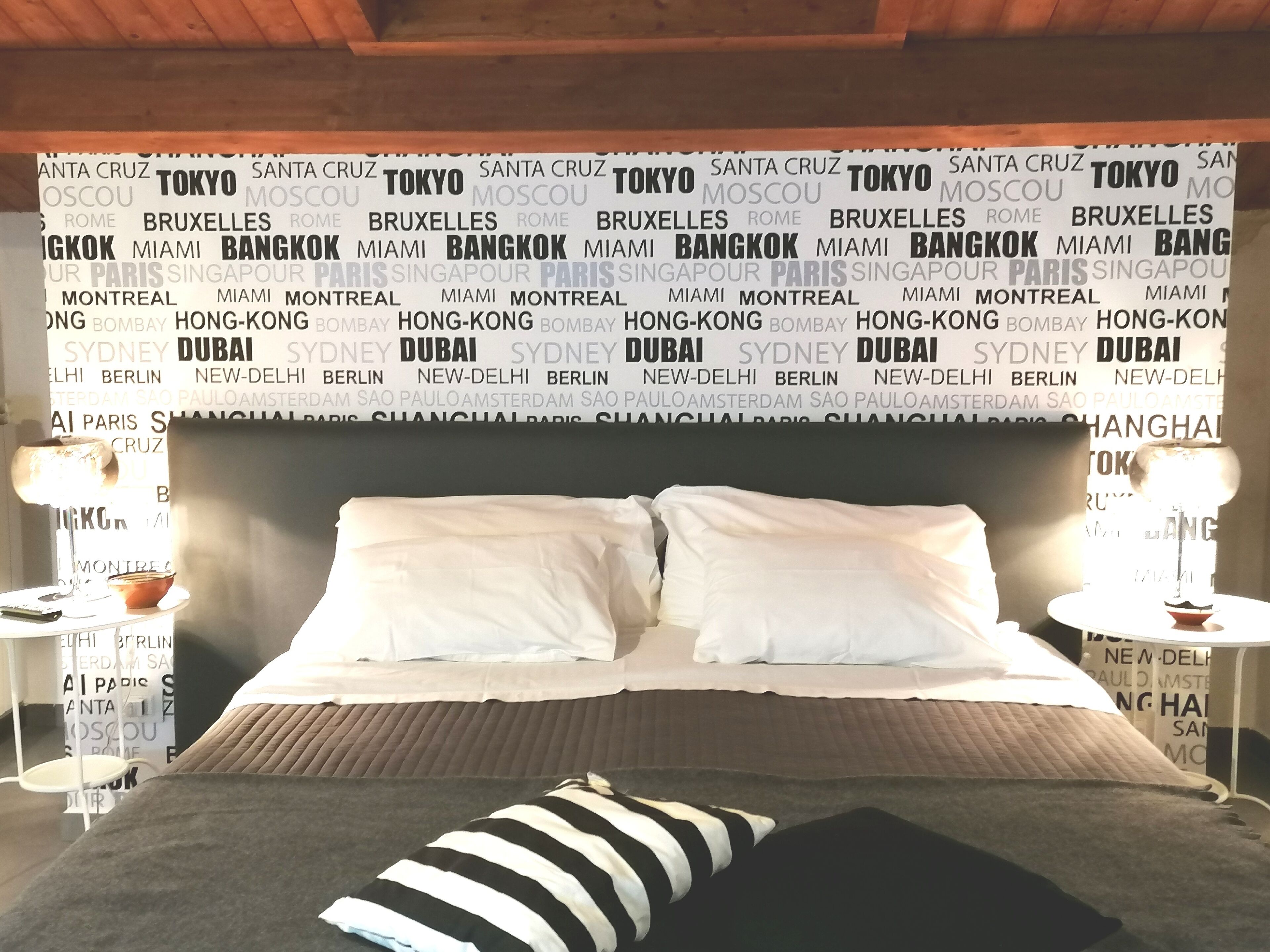 小型套房 | 迷你吧、客房内保险箱、办公桌、遮光窗帘