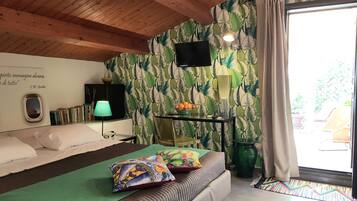 Comfort Double Room, Terrace | Minibar, in-room safe, desk, blackout drapes